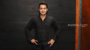 Hilda kriss hatta, hotman paris kriss hatta, kriss hatta balas hilda. Profil Kriss Hatta Mengaku Masuk Islam Tidak Dari Hati Demi Menikah