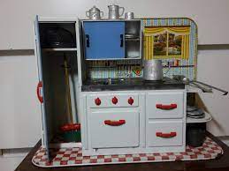 Suzy homemaker was the name of a vintage line of toys that were all related to keeping house — cooking, cleaning, baby care. Vintage German Tinplate Toy Kitchen 1968 Schopper Rainbow Miniatures 7 Vintage Toys Toy Kitchen Tinplate Toy
