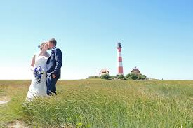 Wichtig bei der suche ist zunächst einmal, herauszufinden, was der einzelne fotograf oder das jeweilige fotostudio anbietet. Fotograf Westerhever Hochzeitsfotograf Westerhever Fotograf Westerhever Hochzeit Heiraten Leuchtturm Westerhever Fotograf St Peter Ording Hochzeit Sylt Fohr Amrum Westerhever Busum Pellworm Husum Garding Friedrichstadt Westerland