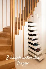 Den Stauraum Unter Der Treppe Sinnvoll Nutzen Ob Mit Aglagefachern Regalen Schubladen Oder Kleiderstan In 2020 Schrank Unter Treppe Stauraum Unter Der Treppe Treppe