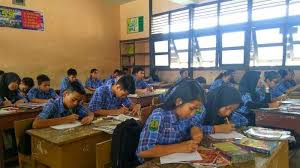 Butuh suasana nyaman dalam bekerja. Kekurangan Guru Pns Ruang Kelas Sekolah Di Kubu Raya 80 Persen Diisi Guru Honor Tribun Pontianak