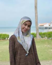 Anak bongsu dari dua beradik. Belladally Hijab Ootd Good Morning Wearing A Scarf By Galeriariani For Today S Scene Makmumyangpalingakuci How To Wear Scarves Girl Hijab Muslim Women
