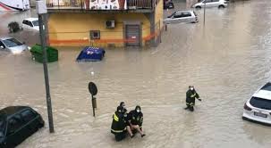 Piazza della resistenza, 1, 88900 crotone (kr) tel. Crotone Bomba D Acqua Sulla Citta Strade E Case Allagate Il Maltempo Sferza Il Sud