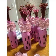 Una de las alternativas más fáciles es elaborar baberos, algo que podrás hacer con el material que sea. Centros De Mesa Con Botellas Para Baby Shower Centros De Mesa Diy Centros De Mesa Faciles Como Decorar Botellas Souvenirs Con Botellas Decoracion De Botellas