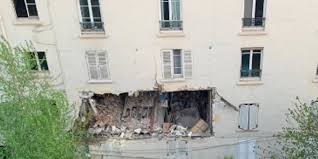 Une rue transformée en champ de ruines, en plein cœur de paris. Paris 18e Un Appartement Souffle Dans Une Explosion Le Point