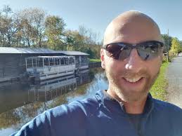 21k done with two running buds along the canal. Got muddy so we had to  adjust route but it's a nice bit of canal