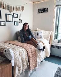 Tumblr Room Bedroom Desk Minimalist Minimalism Aesthetic White Black Dream Room Dream S Dorm Room Color Schemes Dorm Room Colors Dorm Room Inspiration