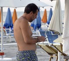 Ex on the beach 2 per altri contenuti esclusivi visita il canale se cerchi. Un Bagno In Mare Per Consolarsi Salvini Al Papeete Beach Dopo Il Voto In Senato Foto Tgcom24