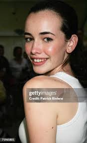 21 Photos & High Res Pictures