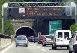 Questa volta il sinistro si è verificato sulla a10, nei pressi del cavalcavia con lo svincolo di uscita a porto maurizio, in direzione imperia: Caos Autostrade 12 Km In A10 Tra Genova E Il Savonese Liguria Ansa It