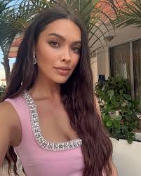 Melody May's Instagram, Twitter & Facebook