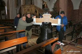 Kamień pomorski słynie z uzdrowiska, w którym leczy się schorzenia reumatyczne oraz choroby układu krążenia. Nowy Dzwon Do Katedry W Sanktuarium Kamien Pomorski Facebook