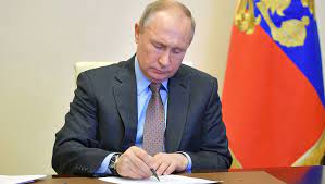 Владимир владимирович путин (лидер нации, президент мира, человек труда, ботокс, господин пж, хуйло, пыня, карлик, дед кабай, дед побед, обнуленец и ещё более 9000 прозвищ) — солнцеликий государь, царь и великий презь всея руси. Statyu Putina O Velikoj Otechestvennoj Vojne Opublikuet Die Zeit Gazeta Ru Novosti