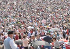 Când se sărbătoresc rusaliile catolice. O UrsoaicÄƒ Cu Pui DÄƒ Tarcoale La Sumuleu Ciuc Unde Va Avea Loc Pelerinajul Catolic De Rusalii AutoritÄƒÈ›ile Cer Relocarea Ei Spotmedia Ro