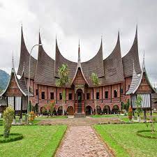 Rumah gadang atau rumah godang adalah nama untuk rumah adat tradisional minangkabau yang banyak dijumpai di provinsi sumatera barat. Rumah Adat Minangkabau Dan Penjelasannya Terlengkap