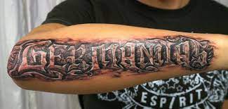 It is a very personal decision though. Last Name Tattoo Ideas Tatuajes Para Hombres Tatuajes De Moda Mejores Disenos De Tatuajes