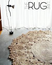 Runde Geflochtene Jute Teppich Dieser 100 Naturlich Und Handgemacht Teppich Wird Ein Schmuckstuck Auf Jedem Boden In I Jute Round Rug Rugs Designer Homewares