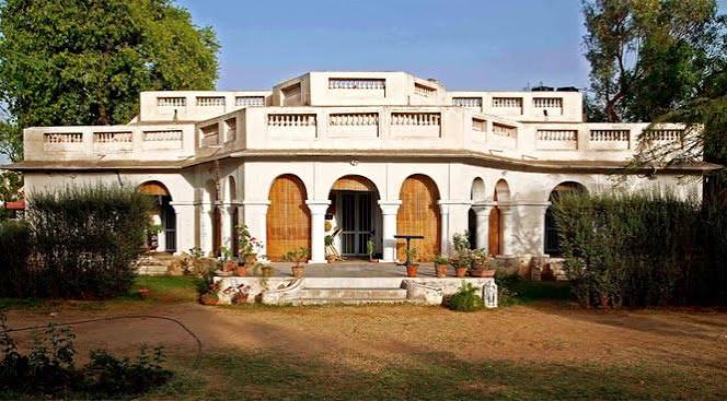 Dak Bungalow Hopping on a Shoestring – While Waiting For Godot