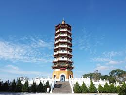 台灣人 可以 自駕 到 南投日月潭 ，但 外國旅人要如何到日月潭 呢？. å—æŠ•åœ¨åœ°äººå¸¶è·¯ ç§˜å¯†åŸºåœ°è³žèž¢ç«èŸ² ä¿¯çž°æ—¥æœˆæ½­å…¨æ™¯ æ¬£å‚³åª'
