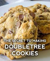 Copycat Doubletree Hotel Schokoladenkekse Essen Und Trinken Chocolate Cookie Recipes Cookies Recipes Chocolate Chip Chocolate Chip Cookies