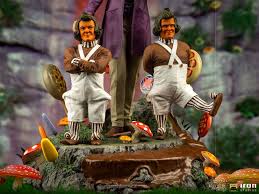 Candy buffet and wedding bonbonniere. Actionfilmfigurenstatues Willy Wonka And The Chocolate Factory