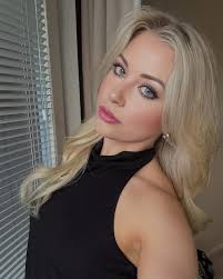 Solteira, até por que está difícil encontrar homens que aguentem todos os  dias kkkkkkkkkk