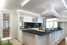 Yaşam alanlarında küçük teşkil edilen evler için ideal kullanım sağlar. Amerikan Mutfak Dekorasyonu 2020 Dekorasyon Fikirleri