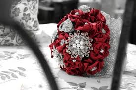Red flowers add drama and romance to your fall wedding bouquet. Diy Red Brooch Ribbon Wedding Handbouquet Proyek Akhir Minggu