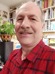 Deacon Richard Irvine wishes Weaver Craft members a Happy New Year. On  behalf of the Weaver Incorporation of Dundee he wishes members of The Nine  Incorporated Trades of Dundee, friends, supporters and