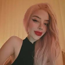 Scarlett Mora (@ScarlettMora10)