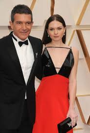 Antonio banderas arrives at the oscars on sunday, feb. Photos Antonio Banderas Ses Plus Belles Photos Avec Sa Fille Stella Gala