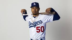 Mookie Betts Signs Megadeal In 2020 Mookie Betts Dodgers Sign Dodgers