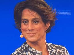 Maskenverweiger mit irrer Spuckattacke auf ZiB-Moderatorin