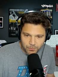 mattleinartqb 🤝 Vinnie Chase Matt's Hollywood QB label had everyone  thinking he was living the #Entourage lifestyle 🤣