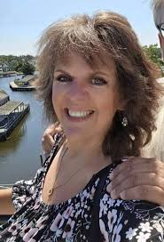 Is there anyone who makes custom tags for cats and dogs?