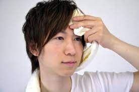 多汗症対策に塩化アルミニウム液が刺激になって肌に合わなかった方 もっと安く汗対策をしたい方 塗って汗を抑える方法には ミョウバンを使って汗を抑えるやり方もあるのです 美容の裏技 健康 運動 美容