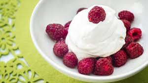 Mettete la panna di soia, lo zucchero a velo (setacciato) e la vaniglia in un pentolino e fate scaldare. Panna Vegetale Tutte Le Info Idee Green