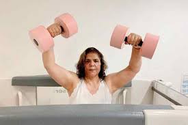 Pinky roshan's son's name is hrithik roshan and her daughter's name is sunaina roshan. Pinkie Roshan On Taking Up Hydrotherapy To Regain Limb Function
