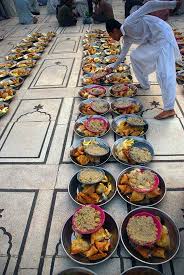 The Food Of Ramadan When And What To Eat Iftar Ramadan Recipes Pakistani Food