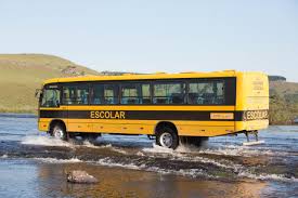 MEC entrega ônibus escolares- novos veículos para novas fantasias- alunas em uniforme e professores sedutores