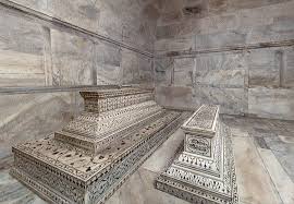 A video claiming to show the underground graves of Mughal emperor Shah  Jahan and his wife Mumtaz Mahal inside the Taj Mahal has gone viral,  sparking confusion over whether the footage is