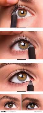 Eger Goz Kapaklariniz Yogun Bir Eyeliner Cizgisi Icin Kucukse Ust Kirpik Diplerinizi De Siyah Kalemle Doldur Perfect Eyeliner Eyeliner For Small Eyes Eyeliner