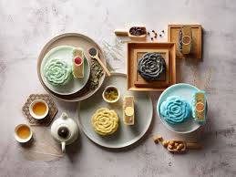 Best Mooncakes 2019 See Their Exciting Flavours Box Packaging And Prices Avenue One Moon Cake Peranakan Food Tea Cakes