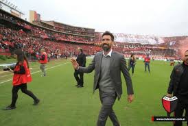 El futbolista de 36 años, último campeón de la copa de la liga con colón de santa fe, definió en qué equipo continuará jugando. El Tecnico De Colon Regreso A La Ciudad De Santa Fe Sin Mordaza
