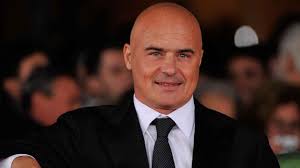 Montalbano collega i fatti del diario e di zuck all'uccisione del vecchio imprenditore angelino todaro: Il Commissario Montalbano Arriva La Conferma 2 Nuovi Episodi