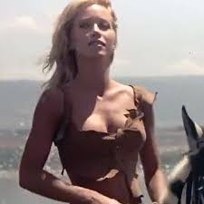 Tanya roberts came from modest beginnings in the bronx, new york, the daughter of a pen salesman (irish) and a mother (jewish) who were divorced before. Tanya Roberts Pictures Screenshots Bio Cult Celebrities