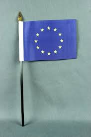Aufgelistet werden die 48 flaggen der in europa liegenden länder (vollständig oder teilweise) sowie die flagge der republik zypern, welche zwar geographisch in asien liegt, politisch und kulturell aber. Kleine Tischflagge Europa Europaflagge Eu Flagge 10x15 Cm Optional Mit Tischfahnchenstander Tischflaggen 10x15cm Am Stab Optional Mit Stander Tischflaggen Flaggen Buddel Bini Inh Eda Binikowski E K