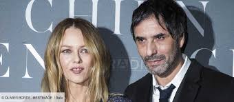 A noter que c'est la première fois que vanessa paradis se marie. Vanessa Paradis Et Samuel Benchetrit Qui Sont Les Invites A Leur Mariage Gala