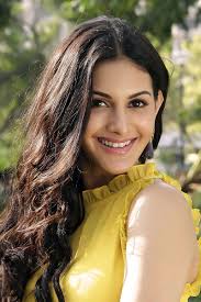 Amyra dastur is an indian film actress who mainly works for hindi films. Amyra Dastur Height Age Weight Photos Biography Metareel Com