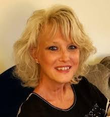 Essie Weaver's Instagram, Twitter & Facebook